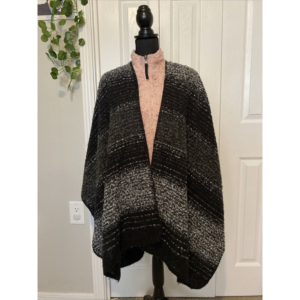 Woolrich Black Gray Boucle Knit Ruana Wrap Shawl Poncho One Size Cozy Cabincore